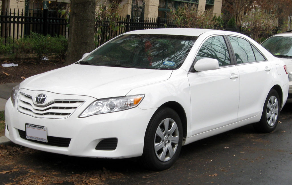 2010-2011_toyota_camry_le_-_12-21-2011